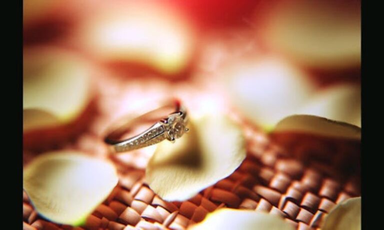 Inexpensive Engagement Rings: Finding Affordable Elegance