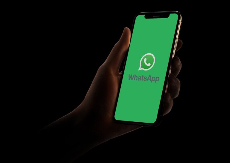 How to See Someone’s WhatsApp Messages Without Them Knowing?