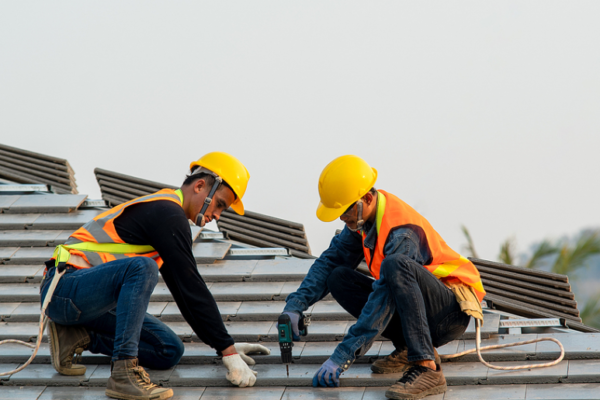 How Roofing Contractors Ensure Safety During Roof Installations and Repairs?